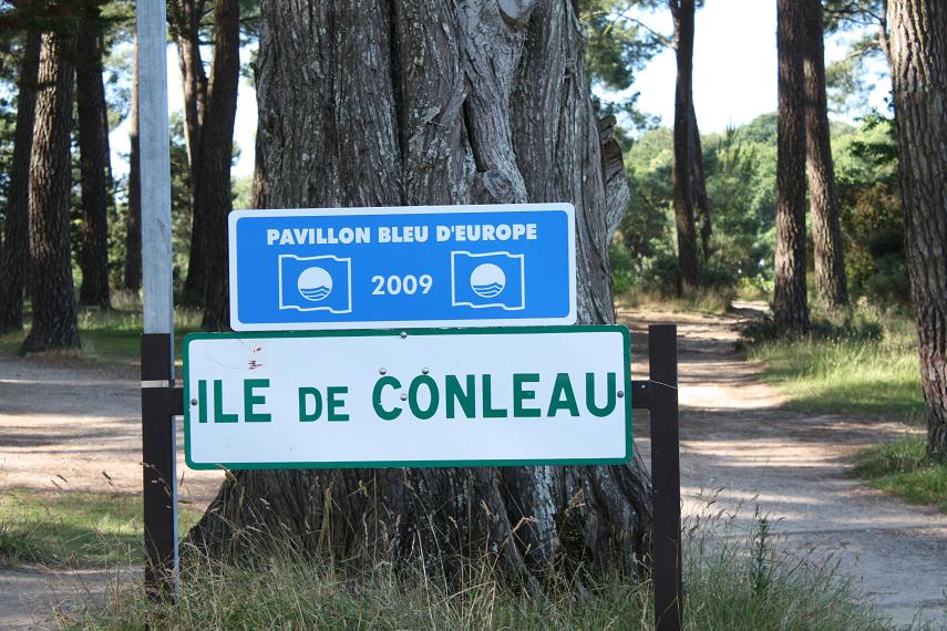 Panneau à l'entrée de l'ile de Conleau